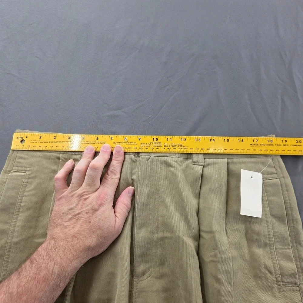 Linguine & Bob Mens 36 Beige Pleated Front Vintage Hong Kong Shorts